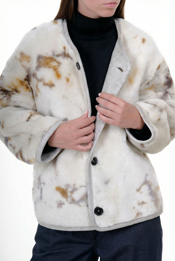 Conception de manteaux en peau lainée sur mesure